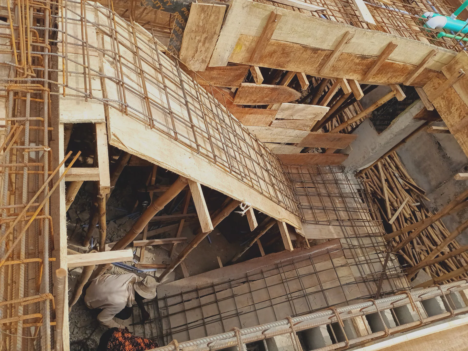 Suspended slab reinforcement and concrete work. View 01.