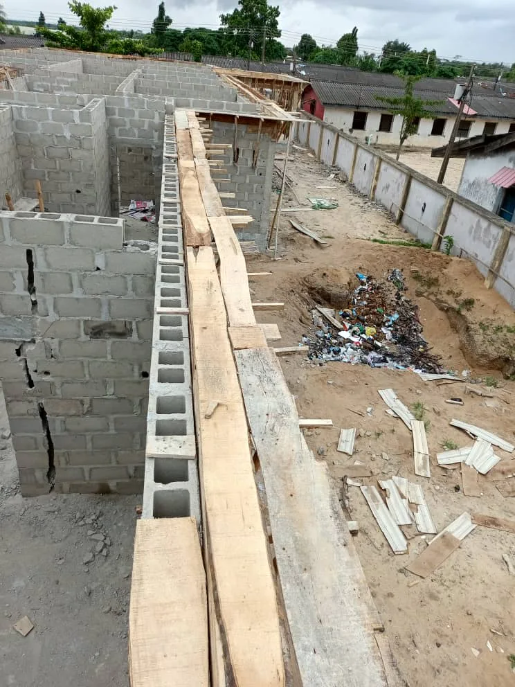 Roof ring-beam formwork and reinforcement. View 01.