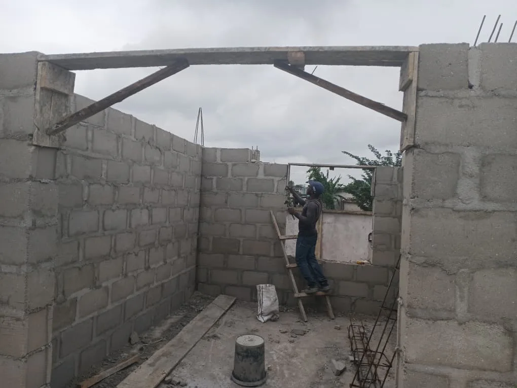 Formwork positioned over wall openings. View 01.